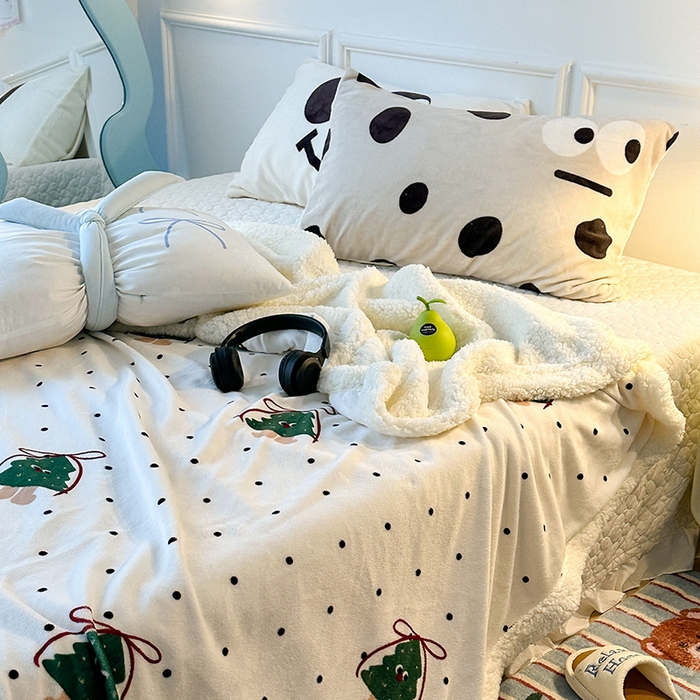 91家纺网 家纺一手货源 找家纺 昔可家纺 2024新款羊羔绒牛奶绒毛毯系列（三）-场景二-ins风系列 丝带圣诞树