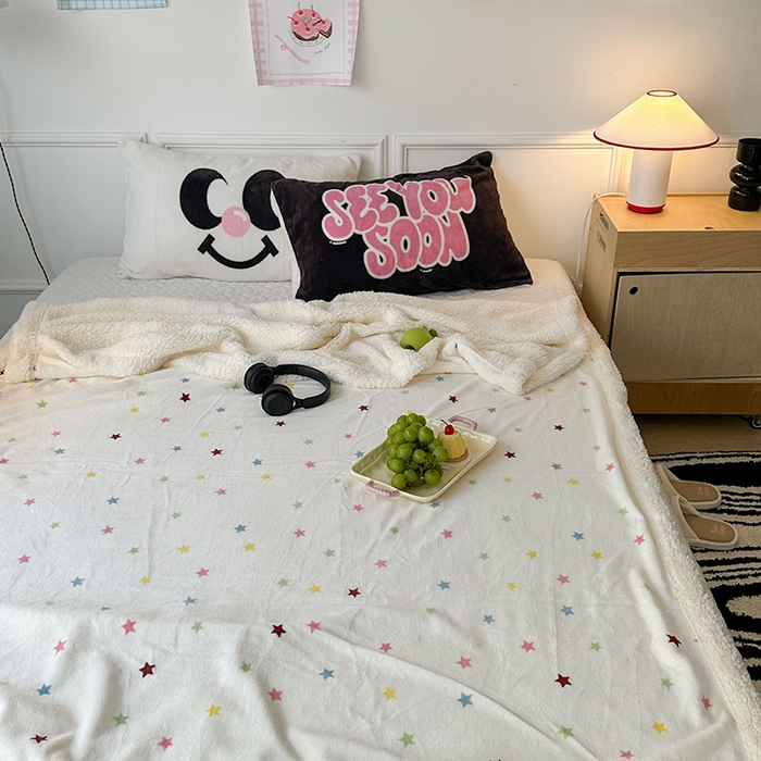 91家纺网 家纺一手货源 找家纺 昔可家纺 2024新款羊羔绒牛奶绒毛毯系列（三）-场景二-少女风系列 彩色小星星