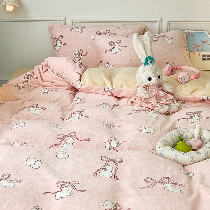 91家纺网 家纺一手货源 找家纺 昔可家纺 2024新款印花牛奶绒四件套系列-卡通系列 星野兔