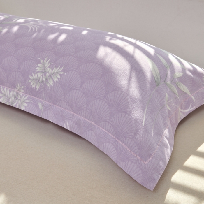 91家纺网 家纺一手货源 找家纺 美宜家 2025新款四季纯棉斜纹磨毛双人全棉长枕套精品一字绣 怡静时光