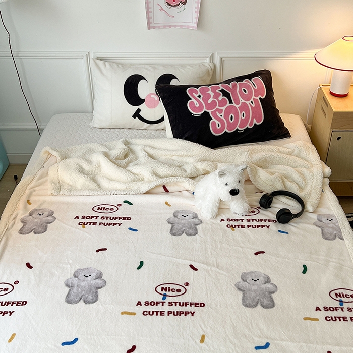 91家纺网 家纺一手货源 找家纺 昔可家纺 2024新款羊羔绒牛奶绒毛毯系列（三）-场景二-卡通系列 朱古力小灰熊