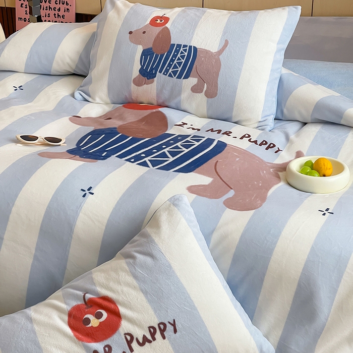 91家纺网 家纺一手货源 找家纺 昔可家纺 2024新款大版数码印花设计师牛奶绒四件套 苹果狗先森