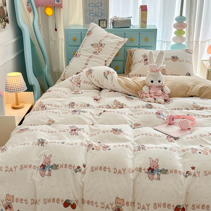 91家纺网 家纺一手货源 找家纺 昔可家纺 2024新款印花牛奶绒四件套系列-卡通系列 萌宠伙伴