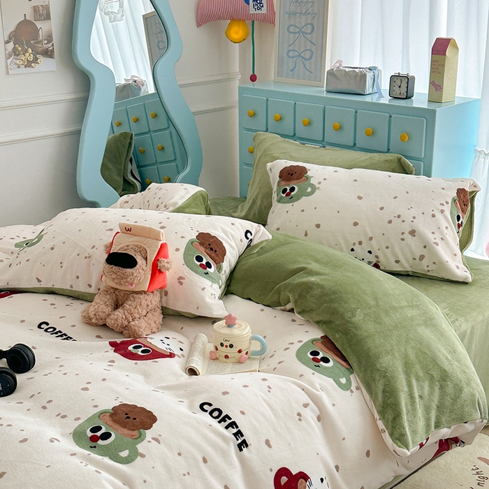 91家纺网 家纺一手货源 找家纺 昔可家纺 2024新款印花牛奶绒四件套系列-卡通系列 萌宠咖啡杯