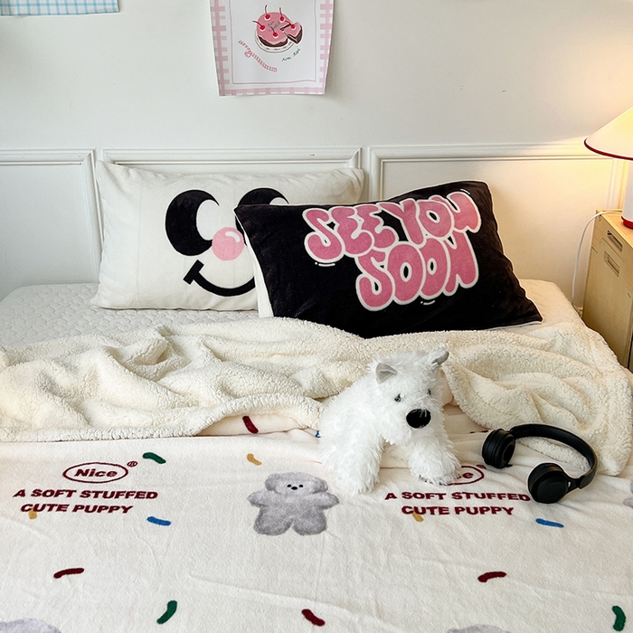 91家纺网 家纺一手货源 找家纺 昔可家纺 2024新款羊羔绒牛奶绒毛毯系列（三）-场景二-卡通系列 朱古力小灰熊