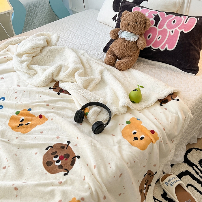 91家纺网 家纺一手货源 找家纺 昔可家纺 2024新款羊羔绒牛奶绒毛毯系列（三）-场景二-卡通系列 小熊曲奇