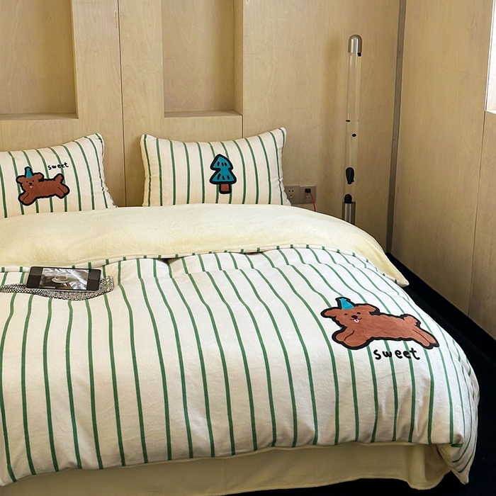 91家纺网 家纺一手货源 找家纺 昔可家纺 2024新款大版数码印花设计师牛奶绒四件套 圣诞帽狗狗