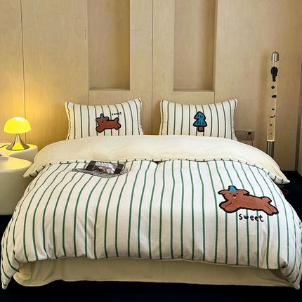 91家纺网 家纺一手货源 找家纺 昔可家纺 2024新款大版数码印花设计师牛奶绒四件套 圣诞帽狗狗