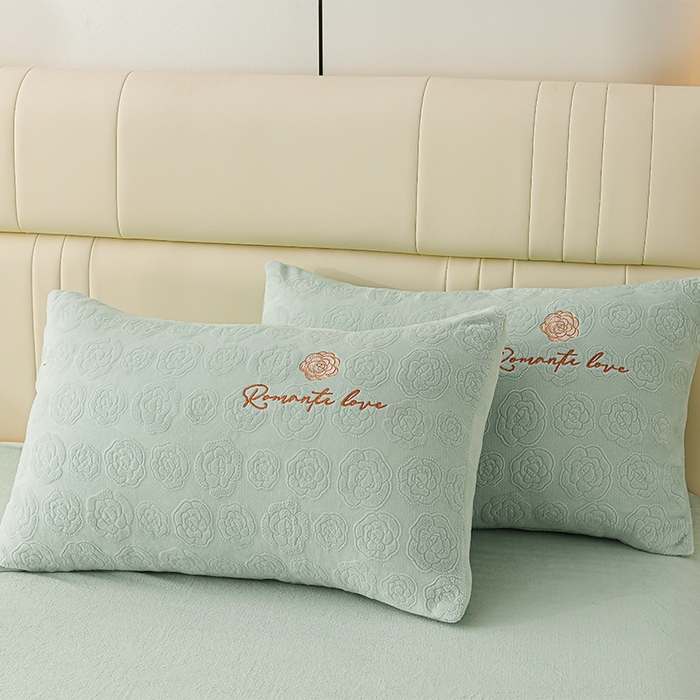 91家纺网 家纺一手货源 找家纺 （总）眠多宝 2024新款纯色牛奶雕花绒刺绣四件套