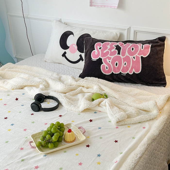 91家纺网 家纺一手货源 找家纺 昔可家纺 2024新款羊羔绒牛奶绒毛毯系列（三）-场景二-少女风系列 彩色小星星