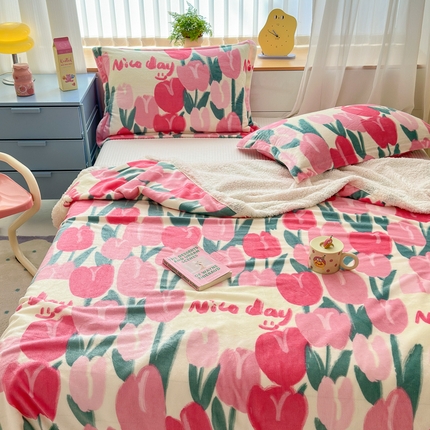 91家纺网 家纺一手货源 找家纺 （总）花伞家居 2024直播新款牛奶绒羊羔绒多功能复合拉链被套款毛毯