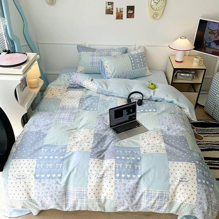 91家纺网 家纺一手货源 找家纺 昔可家纺 2024新款秋冬新款棉加牛奶绒四件套 拼接蓝色碎花