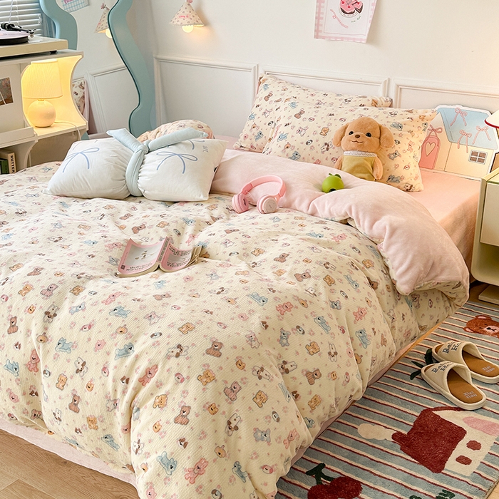 91家纺网 家纺一手货源 找家纺 昔可家纺 2024新款印花牛奶绒四件套系列-卡通系列 油画小萌物