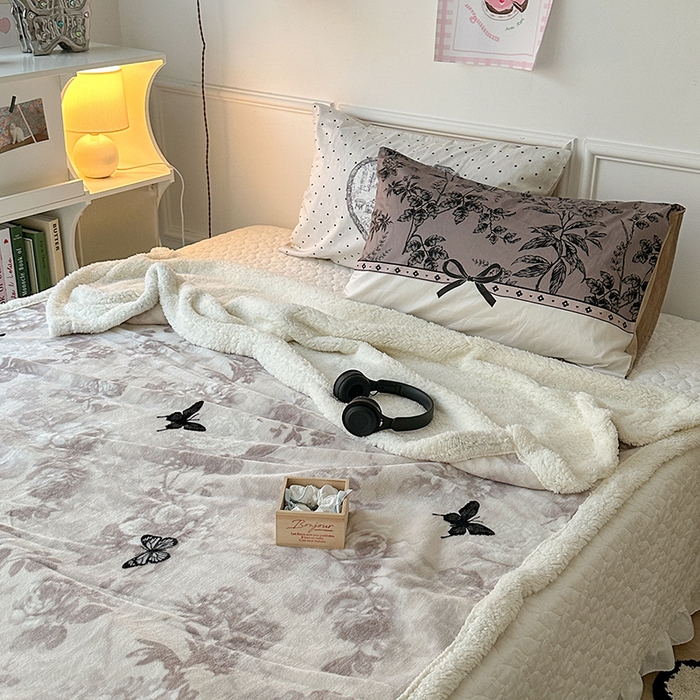 91家纺网 家纺一手货源 找家纺 昔可家纺 2024新款羊羔绒牛奶绒毛毯系列（三）-场景二-复古花卉系列 水墨花蝴蝶