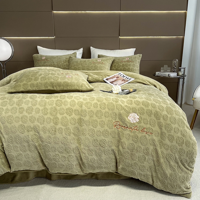 91家纺网 家纺一手货源 找家纺 眠多宝 2024新款纯色牛奶雕花绒刺绣四件套 抹茶绿