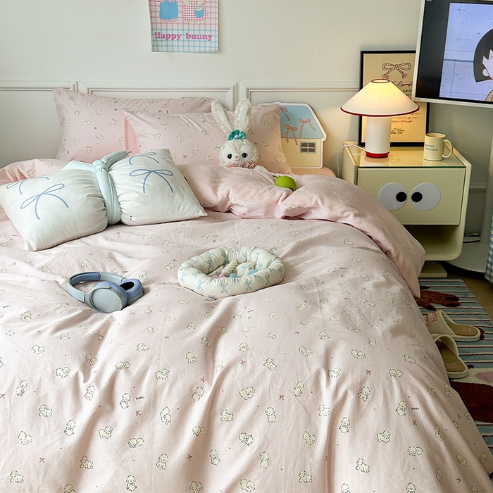 91家纺网 家纺一手货源 找家纺 昔可家纺 2024新款秋冬新款棉加牛奶绒四件套 粉粉小比熊