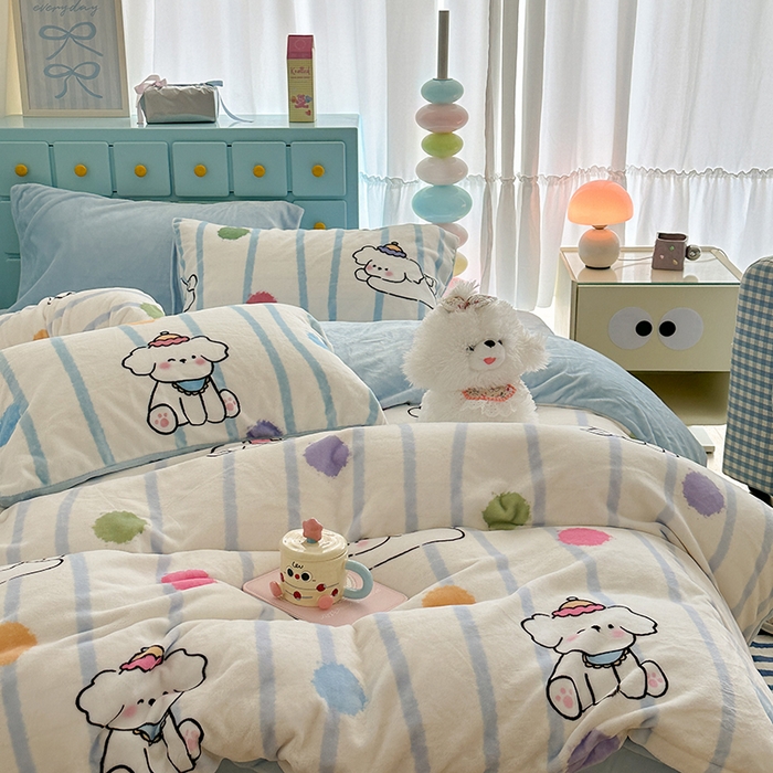 91家纺网 家纺一手货源 找家纺 昔可家纺 2024新款印花牛奶绒四件套系列-卡通系列 蓝波纹奶狗