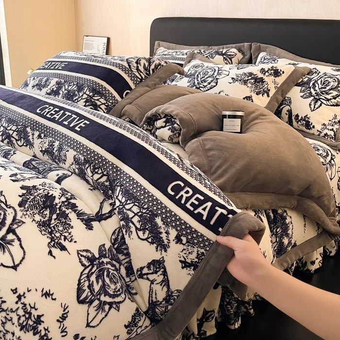 91家纺网 家纺一手货源 找家纺 茉保家纺 2024新款包边款印花牛奶绒床盖四件套 北欧花季-灰