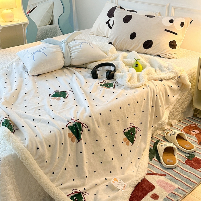 91家纺网 家纺一手货源 找家纺 昔可家纺 2024新款羊羔绒牛奶绒毛毯系列（三）-场景二-ins风系列 丝带圣诞树