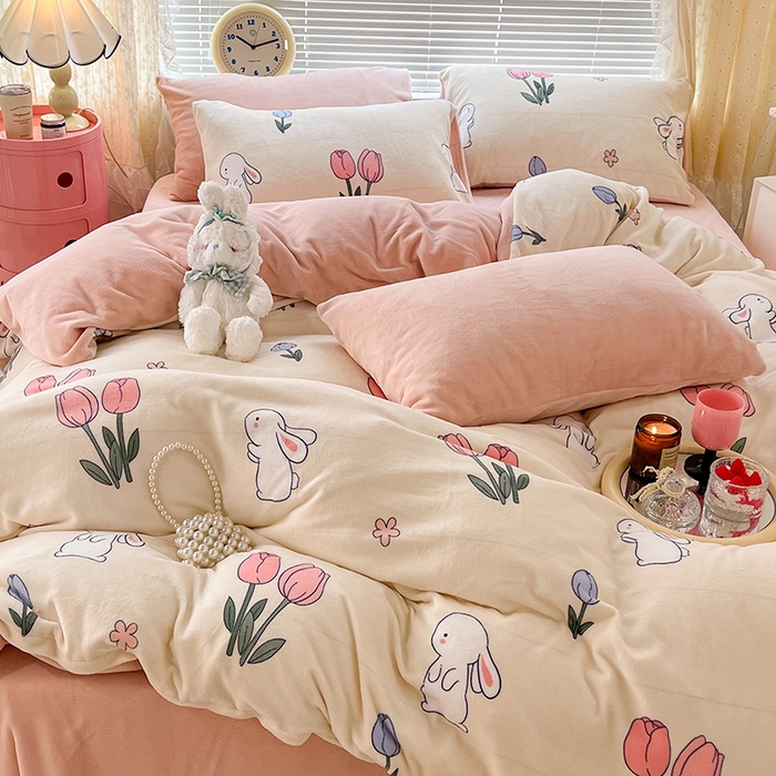 91家纺网 家纺一手货源 找家纺 昔可家纺 2024新款印花牛奶绒四件套系列-2023年热款系列 粉粉郁金兔