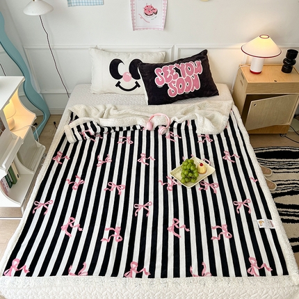 昔可家纺 2024新款羊羔绒牛奶绒毛毯系列（三）-场景二-少女风系列 黑粉芭蕾蝴蝶结