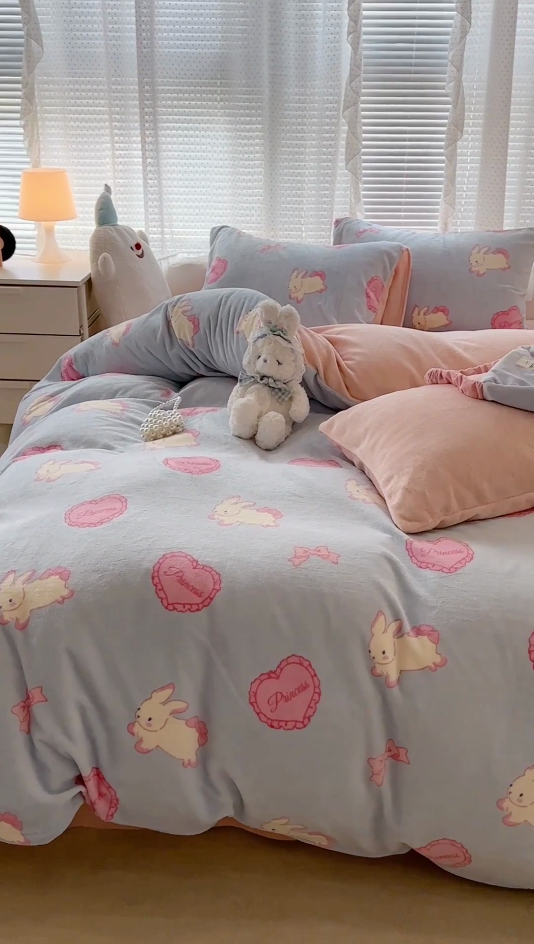 91家纺网 家纺一手货源 找家纺 昔可家纺 2024新款印花牛奶绒四件套系列-2023年热款系列 萝莉爱心兔