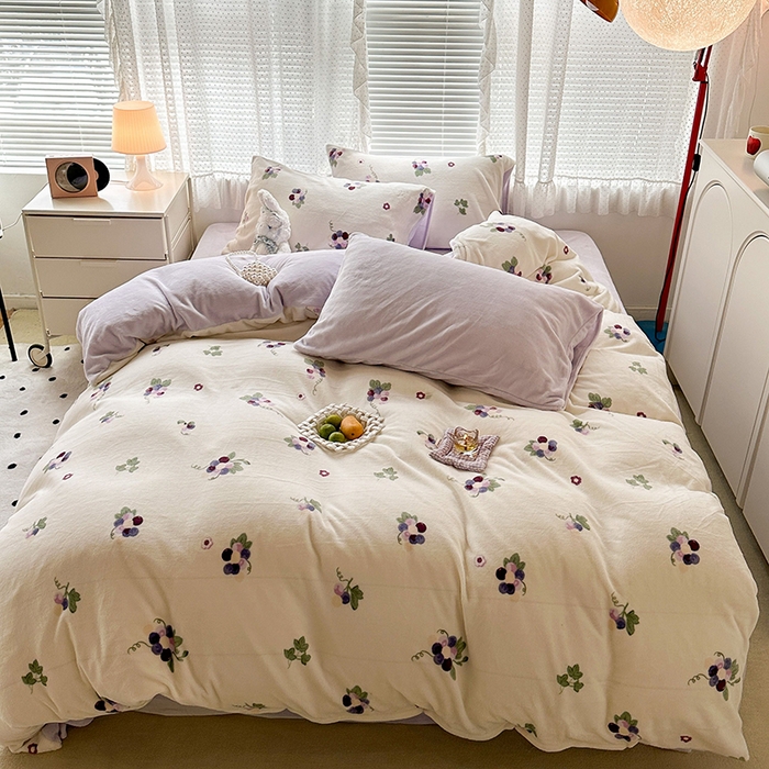 91家纺网 家纺一手货源 找家纺 昔可家纺 2024新款印花牛奶绒四件套系列-2023年热款系列 紫色葡萄