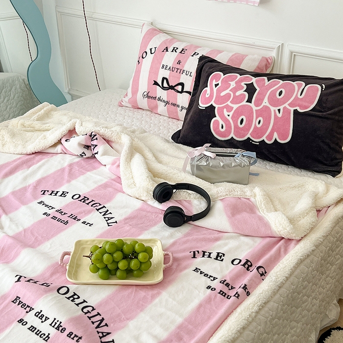 91家纺网 家纺一手货源 找家纺 昔可家纺 2024新款羊羔绒牛奶绒毛毯系列（三）-场景二-少女风系列 粉墨甜心