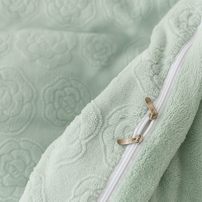 91家纺网 家纺一手货源 找家纺 眠多宝 2024新款纯色牛奶雕花绒刺绣四件套 清新绿