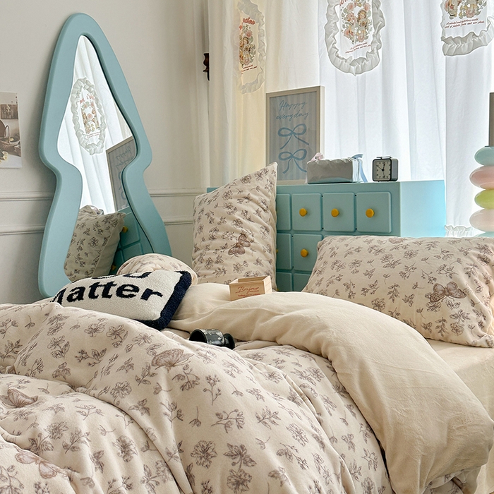 91家纺网 家纺一手货源 找家纺 昔可家纺 2024新款印花牛奶绒四件套系列-复古小清新系列 复古蝴蝶