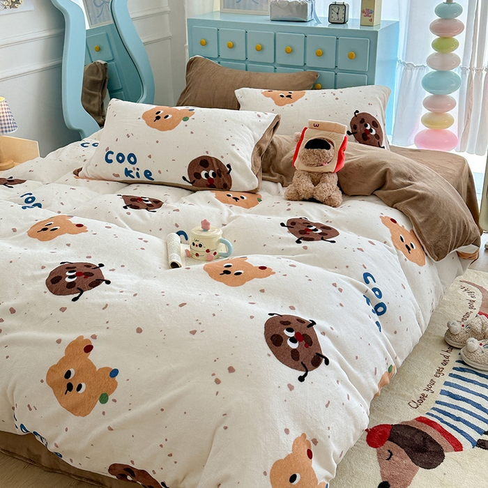 91家纺网 家纺一手货源 找家纺 昔可家纺 2024新款印花牛奶绒四件套系列-卡通系列 小熊曲奇