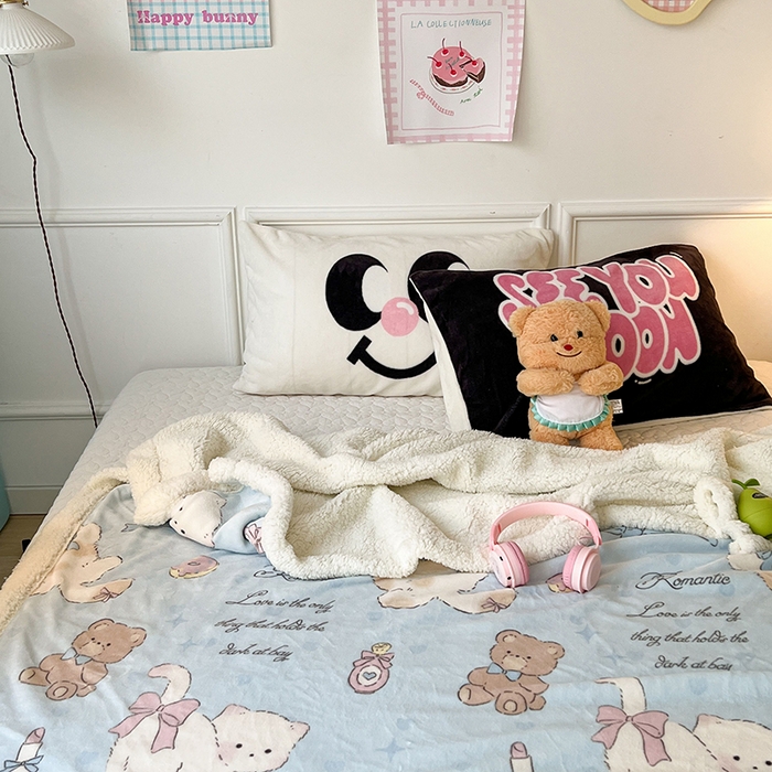 91家纺网 家纺一手货源 找家纺 昔可家纺 2024新款羊羔绒牛奶绒毛毯系列（三）-场景二-卡通系列 小熊礼物