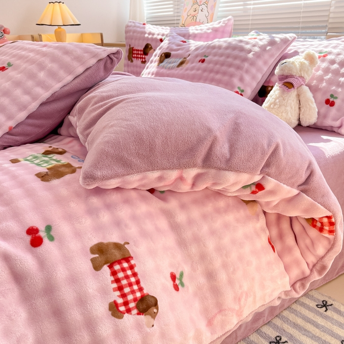 91家纺网 家纺一手货源 找家纺 梵克保罗 2024秋冬新款加厚泡泡牛奶绒数码印花工艺立体仿兔毛四件套 狗狗乐园浅紫