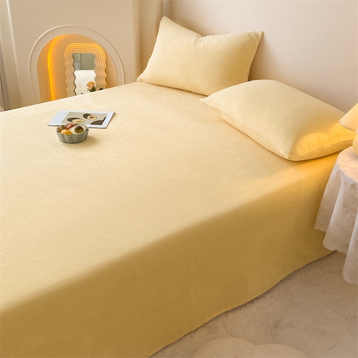 91家纺网 家纺一手货源 找家纺 眠帛家居 2024新款纯色高克重牛奶绒单床单 奶黄