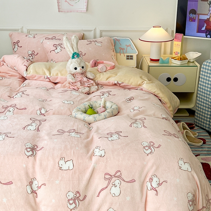 91家纺网 家纺一手货源 找家纺 昔可家纺 2024新款印花牛奶绒四件套系列-卡通系列 星野兔