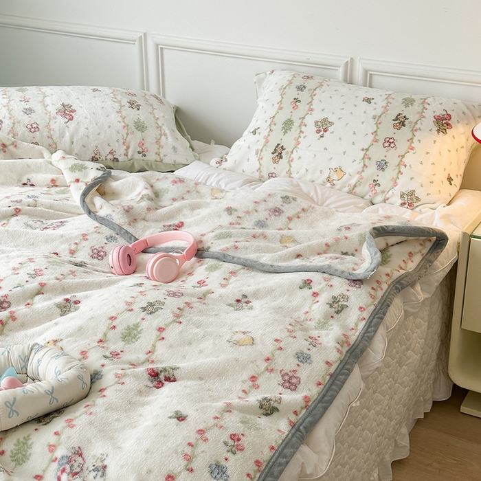 91家纺网 家纺一手货源 找家纺 （总）昔可家纺 2024新款保暖甜美草莓小兔单层毯