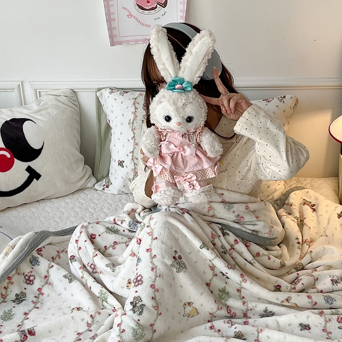 91家纺网 家纺一手货源 找家纺 （总）昔可家纺 2024新款保暖甜美草莓小兔单层毯