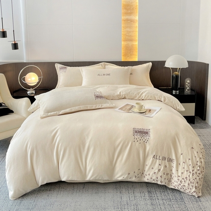 91家纺网 家纺一手货源 找家纺 星尚家纺 2024全消光A类牛奶绒绣花四件套-豹纹 奶昔白