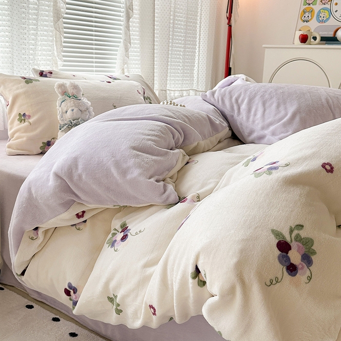 91家纺网 家纺一手货源 找家纺 昔可家纺 2024新款印花牛奶绒四件套系列-2023年热款系列 紫色葡萄