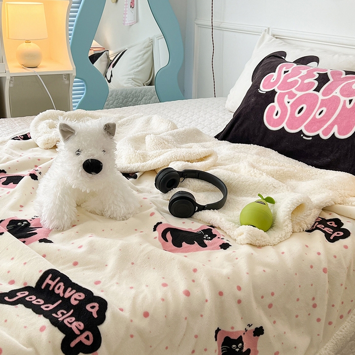91家纺网 家纺一手货源 找家纺 昔可家纺 2024新款羊羔绒牛奶绒毛毯系列（三）-场景二-卡通系列 晚安猫猫