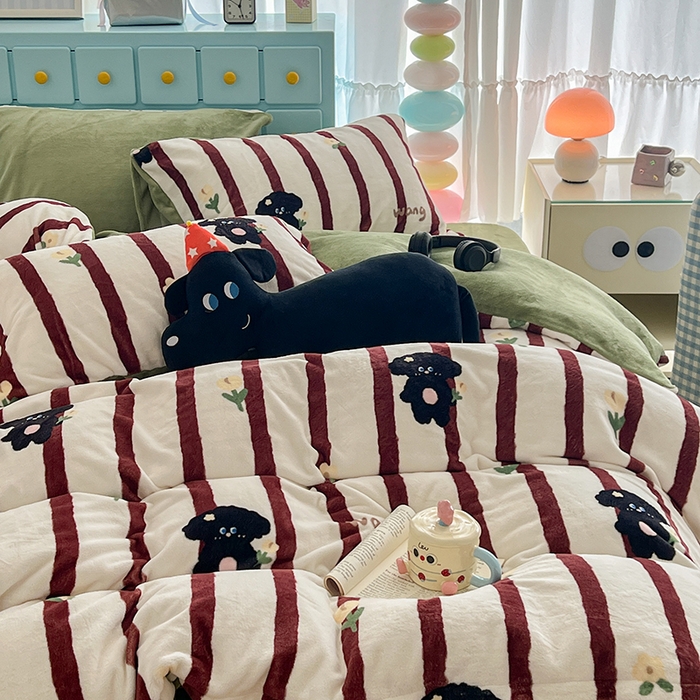 91家纺网 家纺一手货源 找家纺 昔可家纺 2024新款印花牛奶绒四件套系列-卡通系列 萌萌小修狗