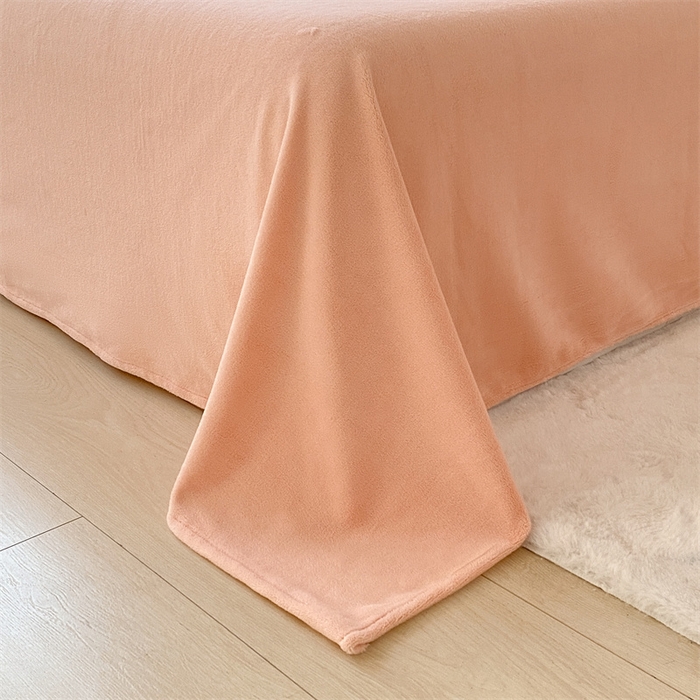 91家纺网 家纺一手货源 找家纺 眠帛家居 2024新款纯色高克重牛奶绒单床单 奶油粉