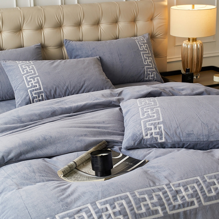 91家纺网 家纺一手货源 找家纺 安莱生活 2024新款高克重牛奶绒锦丝绒美式毛巾绣巴洛克四件套 巴洛克-灰