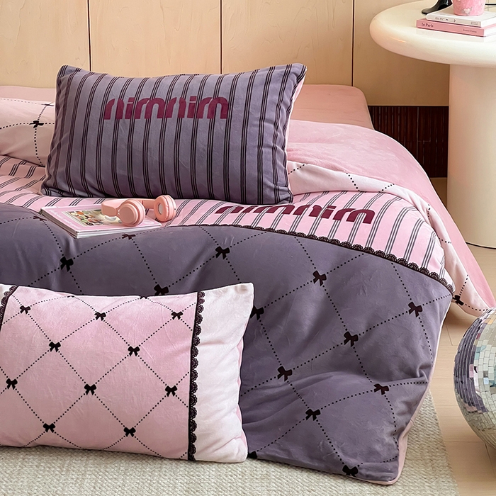 91家纺网 家纺一手货源 找家纺 昔可家纺 2024新款大版数码印花设计师牛奶绒四件套 缪斯女孩