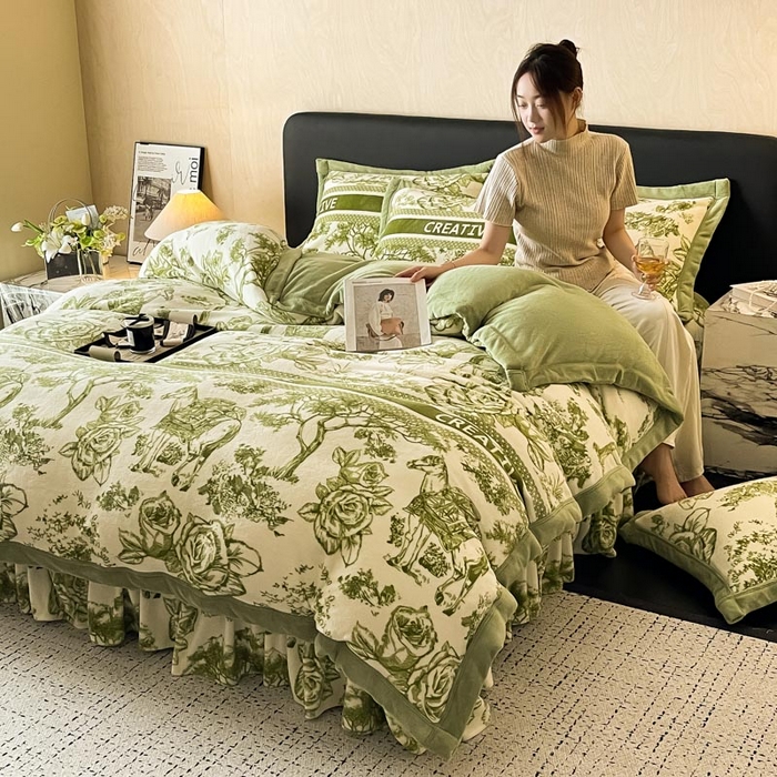 91家纺网 家纺一手货源 找家纺 茉保家纺 2024新款包边款印花牛奶绒床盖四件套 北欧花季-绿