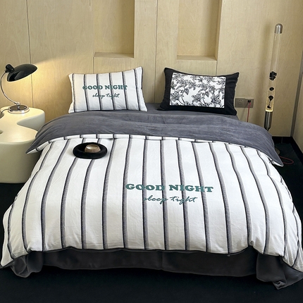 91家纺网 家纺一手货源 找家纺 昔可家纺 2024新款大版数码印花设计师牛奶绒四件套 黑条茶歇花