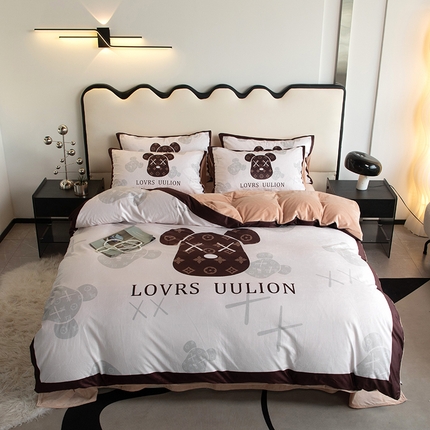 91家纺网 家纺一手货源 找家纺 色鬼布艺 2024新款婴儿绒数码印花牛奶绒四件套仿大牌直播爆款网红款 熊头咖