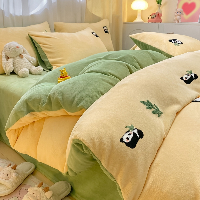 91家纺网 家纺一手货源 找家纺 眠帛家居 2024新款高克重双拼牛奶绒毛巾绣四件套 丫丫