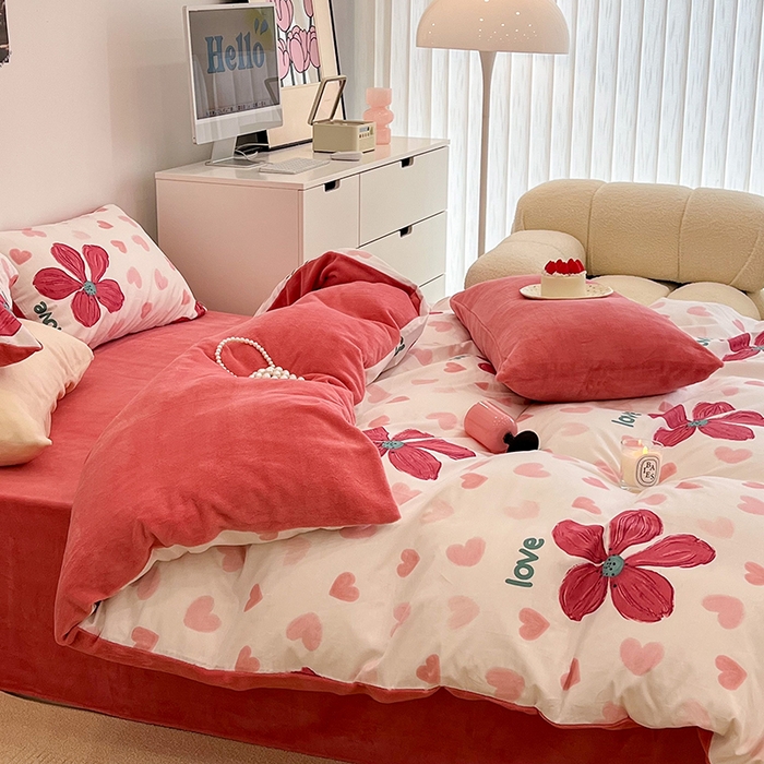 91家纺网 家纺一手货源 找家纺 昔可家纺 2024新款秋冬新款棉加牛奶绒四件套 花枝俏漫