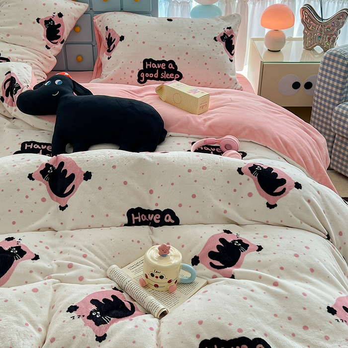 91家纺网 家纺一手货源 找家纺 昔可家纺 2024新款印花牛奶绒四件套系列-卡通系列 晚安猫猫